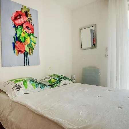 2 Bedroom Lovely In Appartement Aytré