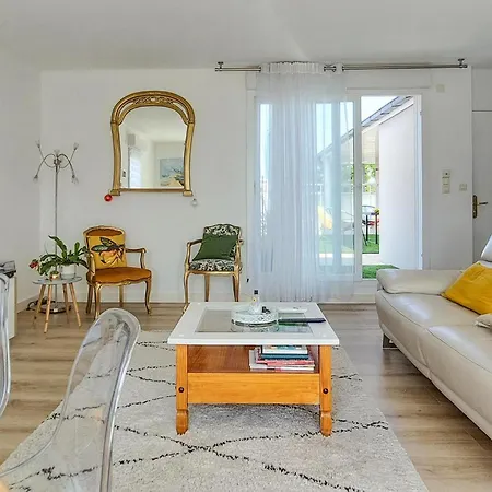 2 Bedroom Lovely In Appartement Aytré