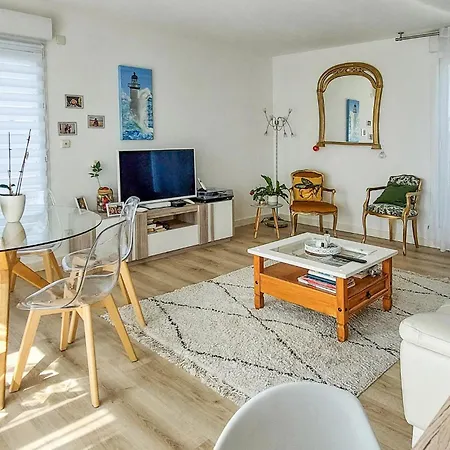 2 Bedroom Lovely In Appartement *
