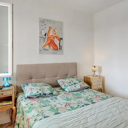 2 Bedroom Lovely In Appartement Aytré