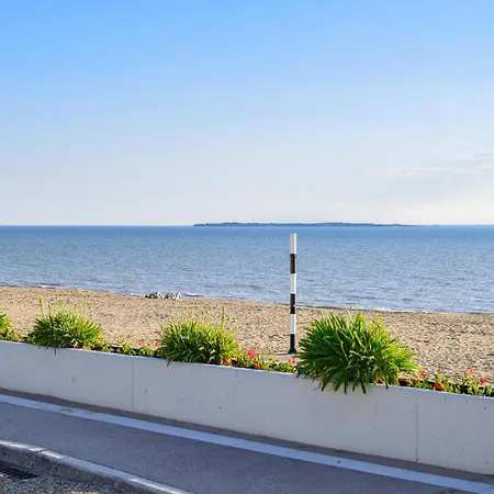 2 Bedroom Lovely In Appartement
